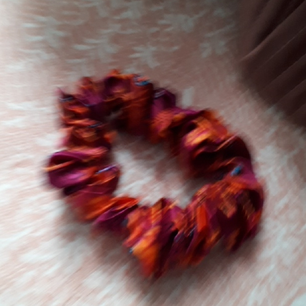 Slip Silk Large Scrunchie - Limited Edition - Picture 4 of 6